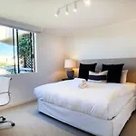 Harbour Views. Pool. Parking. 2 Balconies