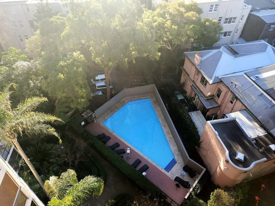 Apartment Harbour Views. Pool. Parking. 2 Balconies Sydney