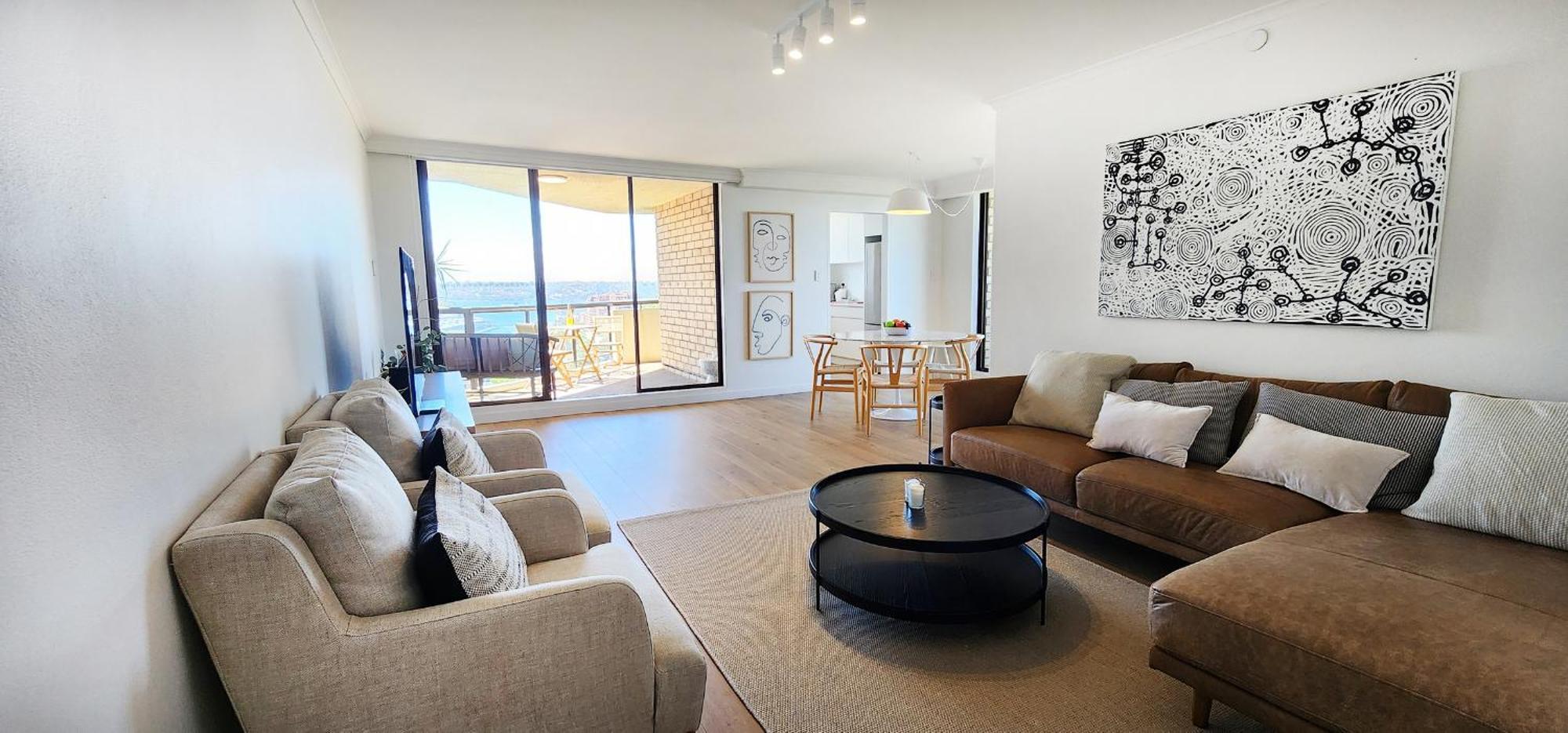Harbour Views. Pool. Parking. 2 Balconies