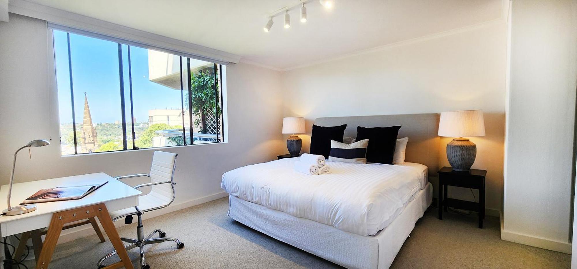 Harbour Views. Pool. Parking. 2 Balconies