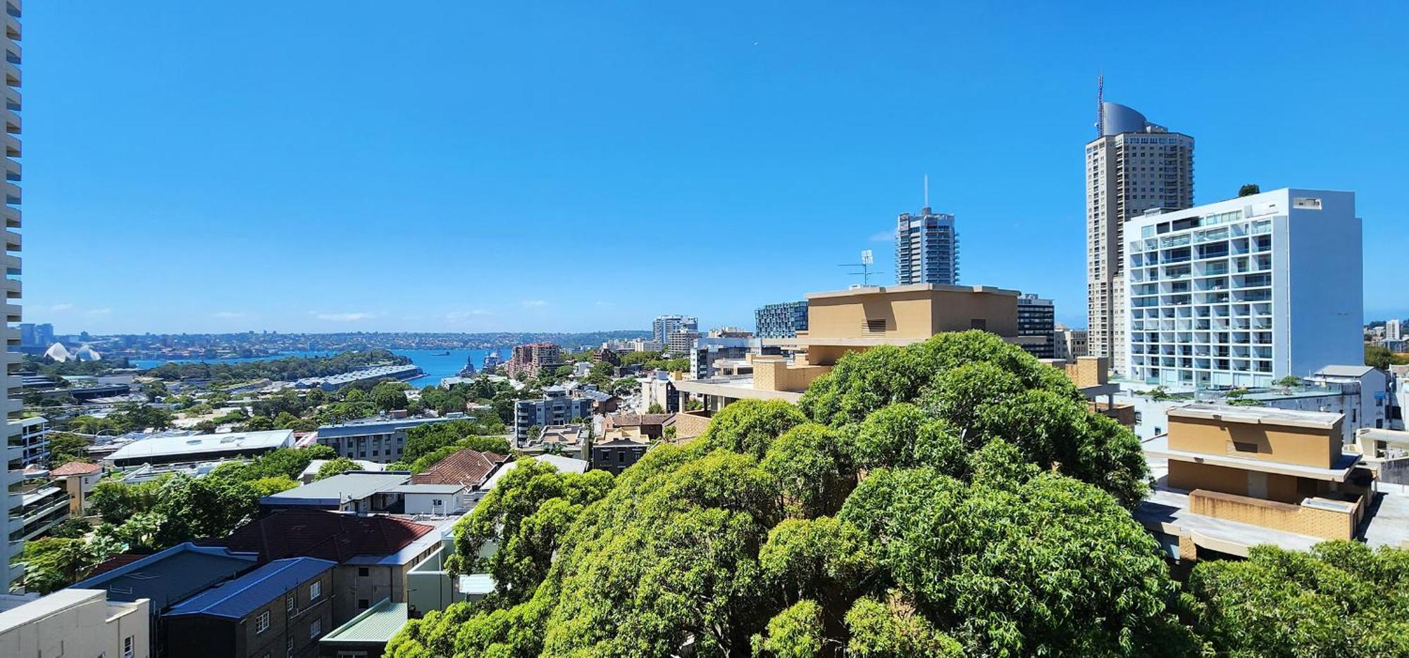 Harbour Views. Pool. Parking. 2 Balconies Sydney