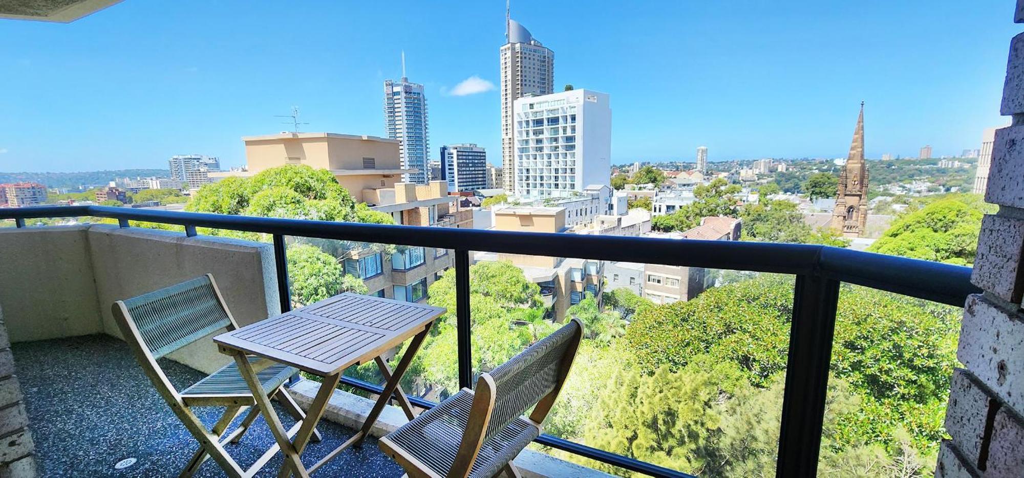 Apartment Harbour Views. Pool. Parking. 2 Balconies Sydney